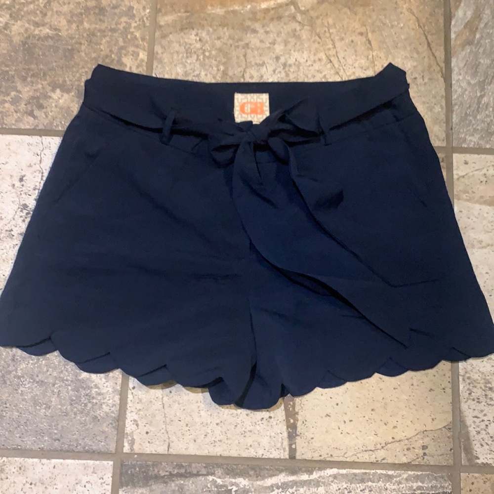 Gianni Bini shorts-belted, tulip hem, navy